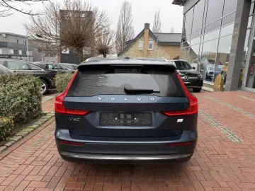 V60  T6 Recharge AWD Plus Bright LED 360 Standhz