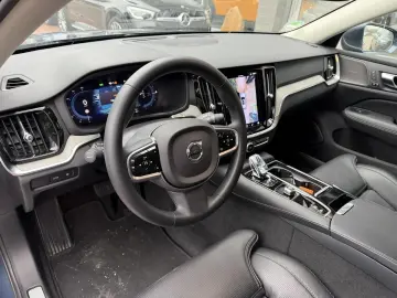 V60  T6 Recharge AWD Plus Bright LED 360 Standhz