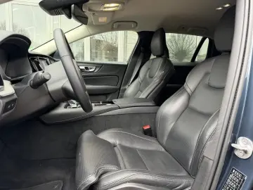 V60  T6 Recharge AWD Plus Bright LED 360 Standhz