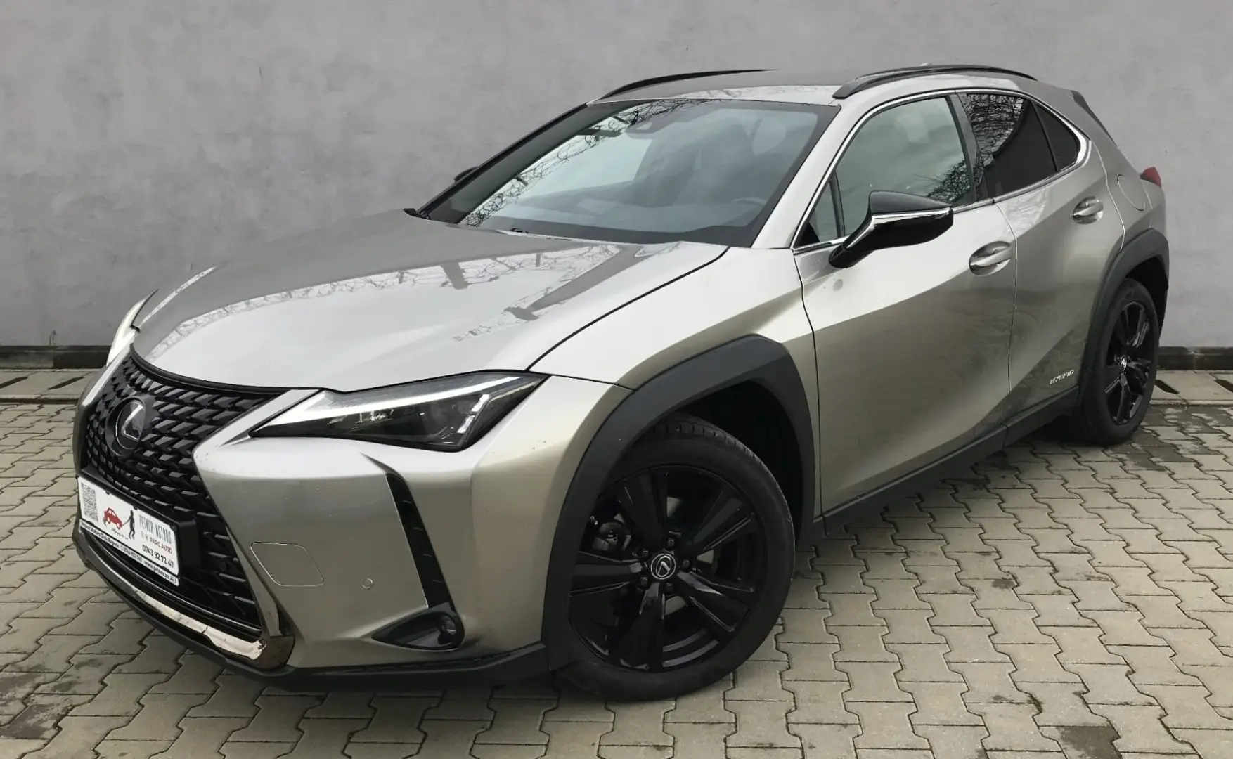 Lexus UX 250h (E-FOUR) MIDNIGHT Edition