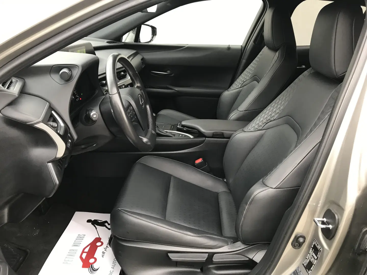 Lexus UX 250h (E-FOUR) MIDNIGHT Edition