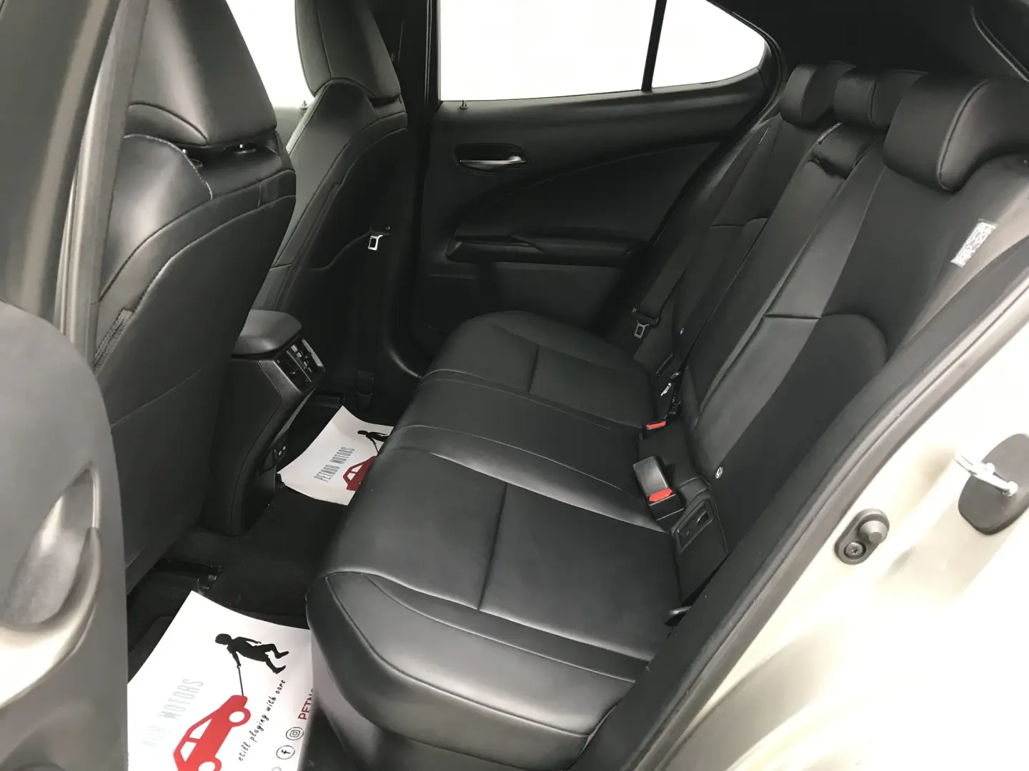 Lexus UX 250h (E-FOUR) MIDNIGHT Edition