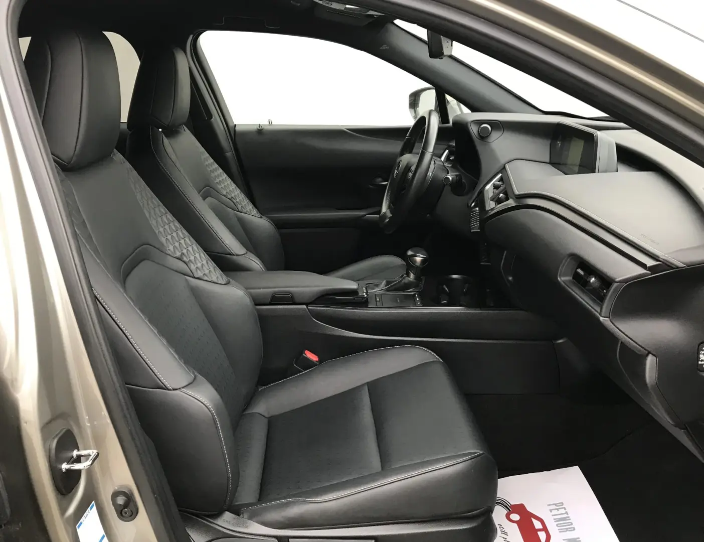 Lexus UX 250h (E-FOUR) MIDNIGHT Edition