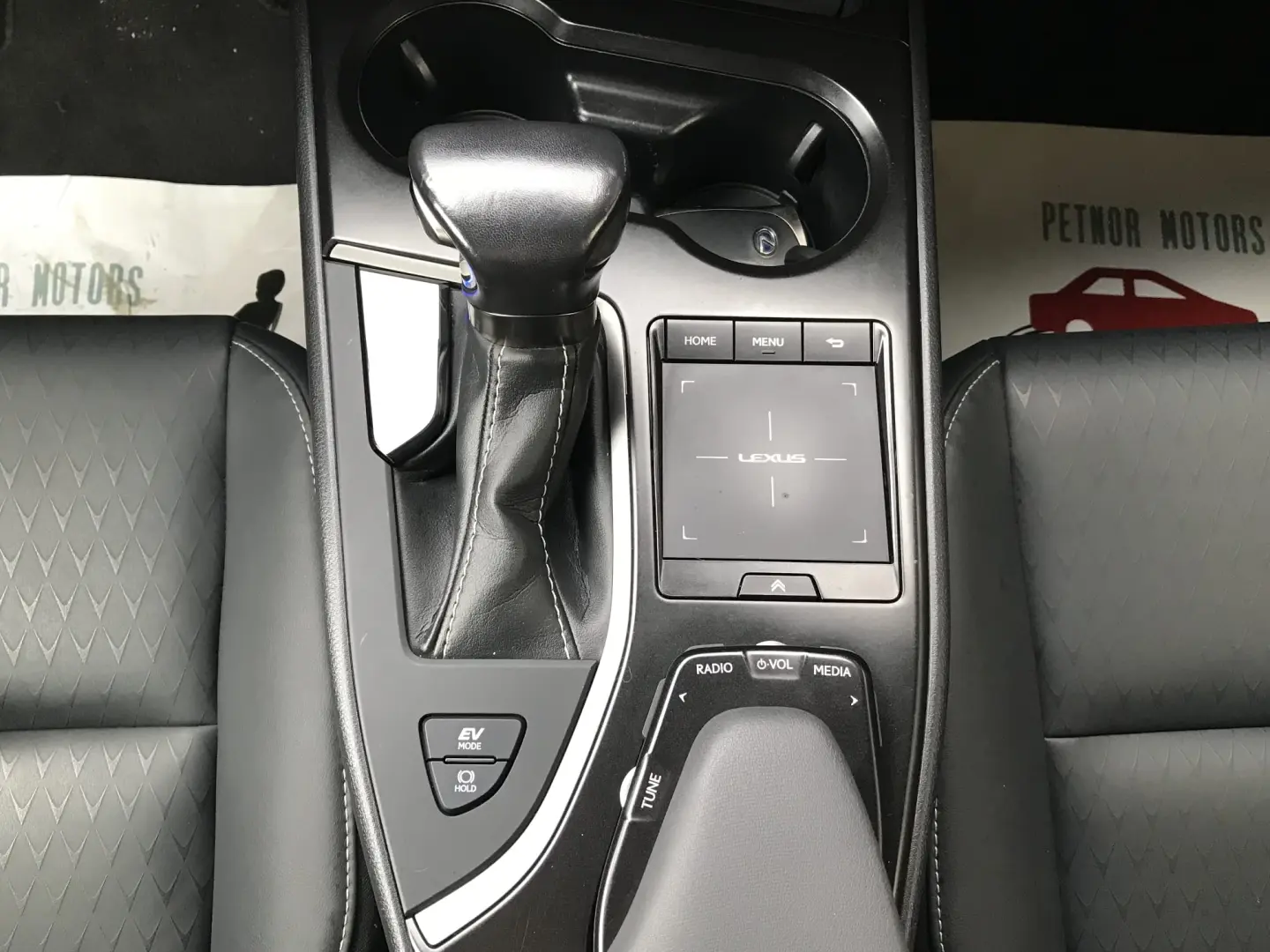 Lexus UX 250h (E-FOUR) MIDNIGHT Edition