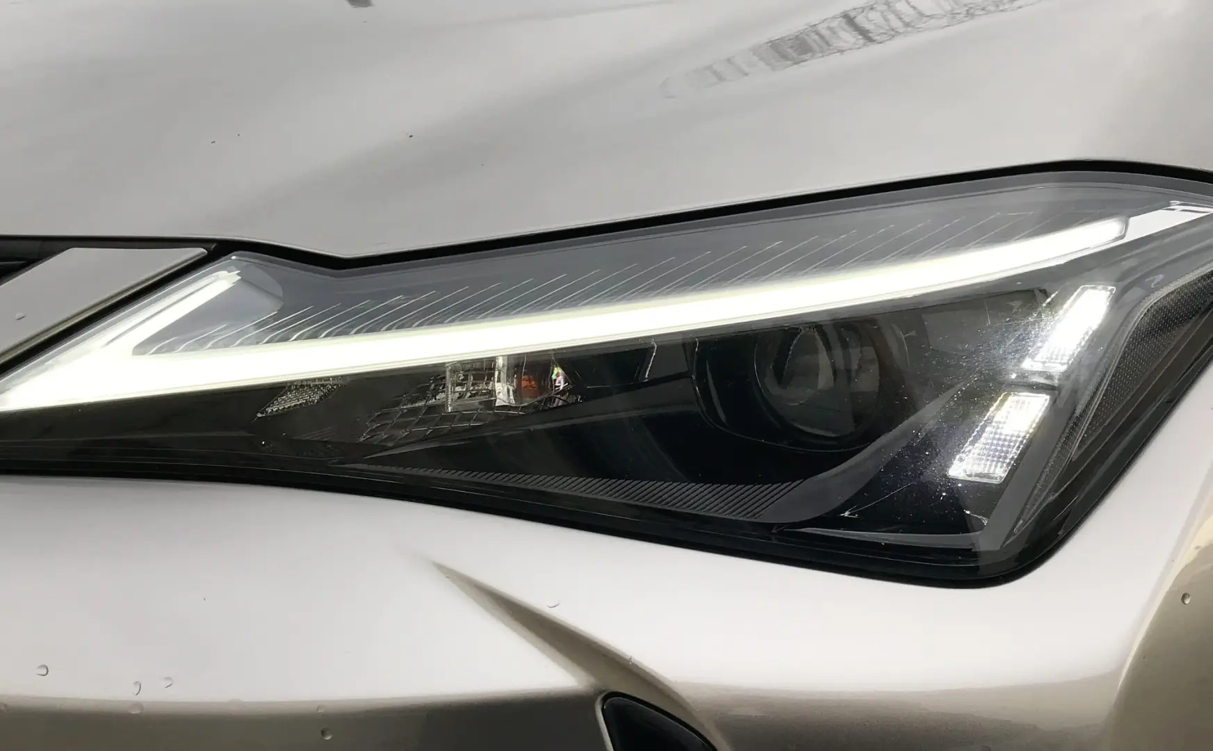 Lexus UX 250h (E-FOUR) MIDNIGHT Edition