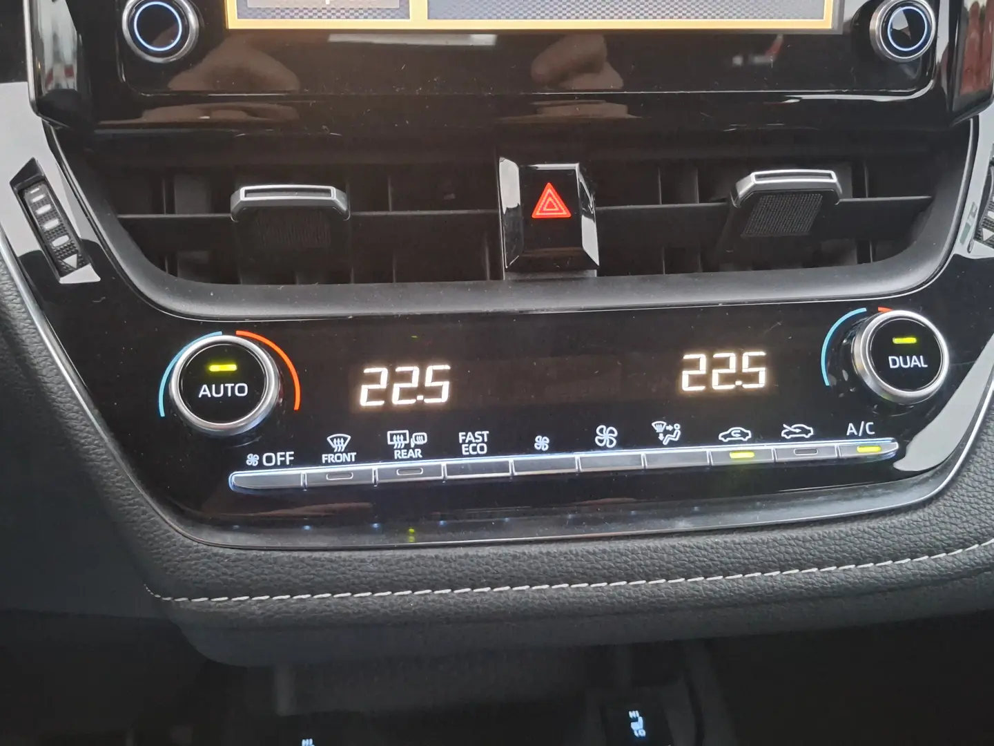 Toyota Corolla 1.8 HSD Business