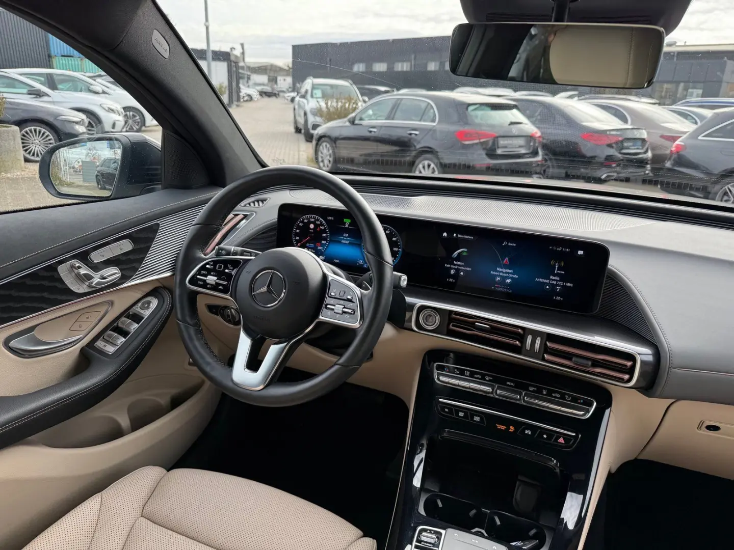 EQC 400 4M DISTR Sitzklima Memory HeadUp MBeam