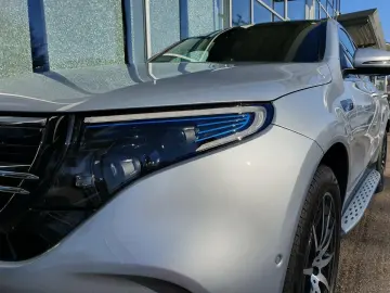 EQC 400 4MATIC AMG  DISTRONIC LED AHK SCHIEBEDAC