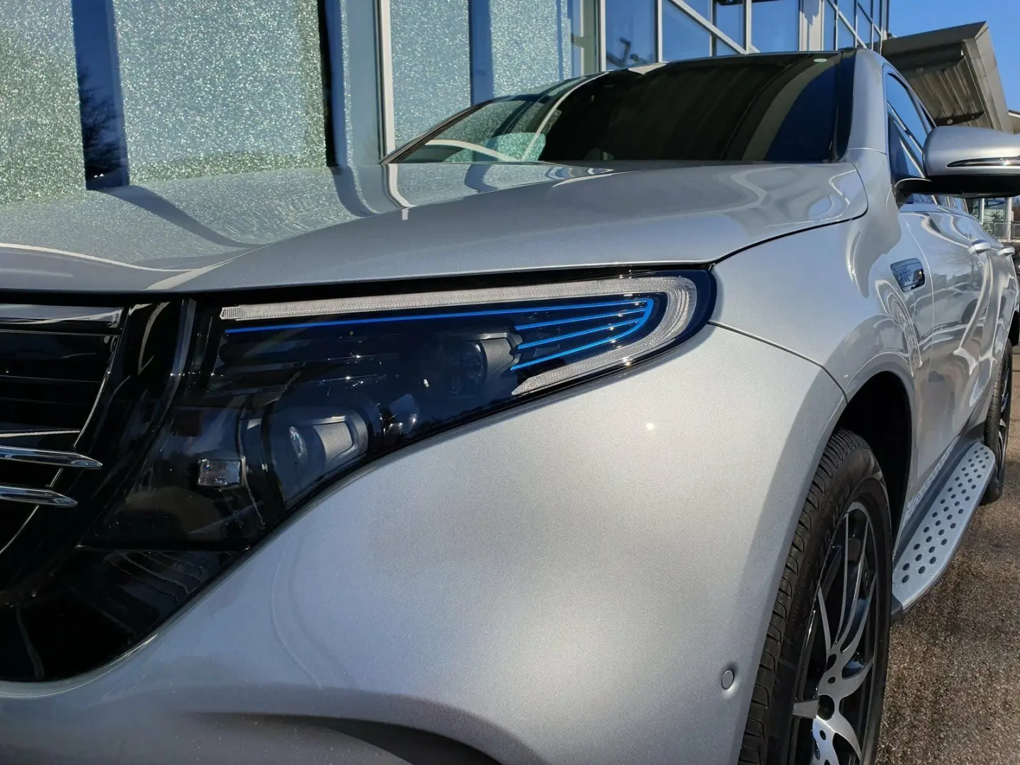 EQC 400 4MATIC AMG  DISTRONIC LED AHK SCHIEBEDAC