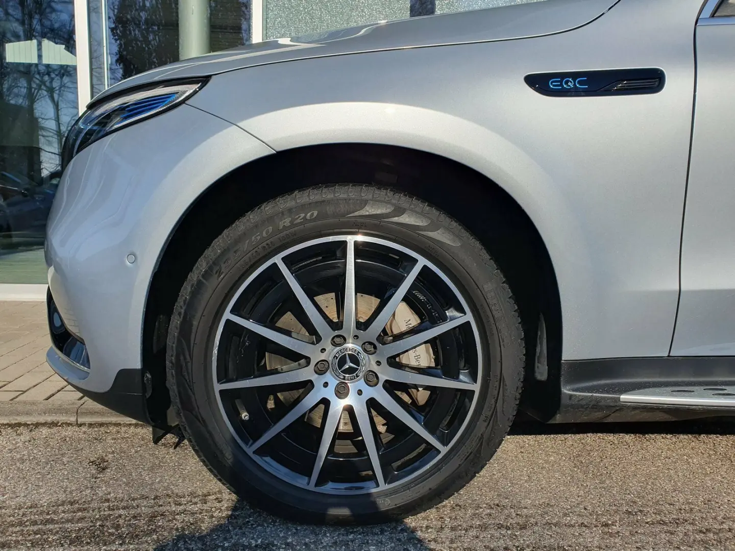 EQC 400 4MATIC AMG  DISTRONIC LED AHK SCHIEBEDAC