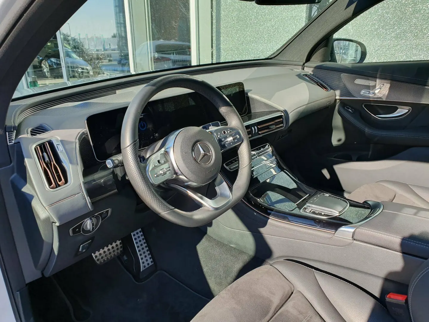 EQC 400 4MATIC AMG  DISTRONIC LED AHK SCHIEBEDAC