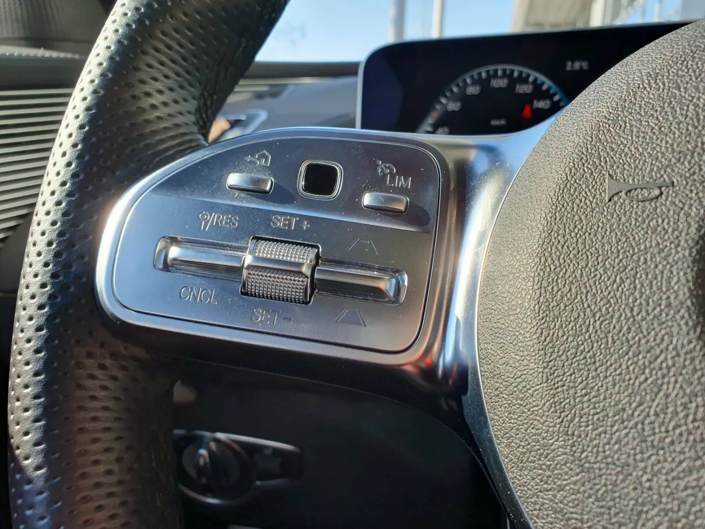 EQC 400 4MATIC AMG  DISTRONIC LED AHK SCHIEBEDAC