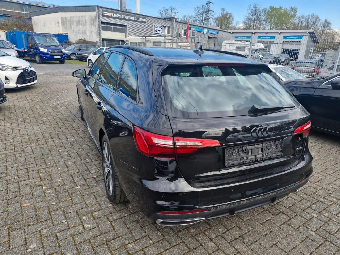 A4 Avant 40 TFSI quattro S line   1. HAND