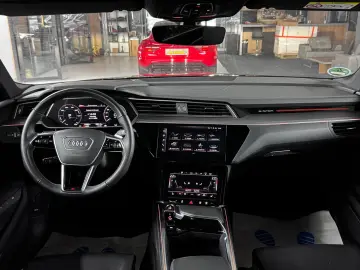 E-TRON S LINE QUATTRO  PANO CAM SHZ MATRIX ACC