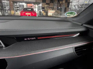 E-TRON S LINE QUATTRO  PANO CAM SHZ MATRIX ACC