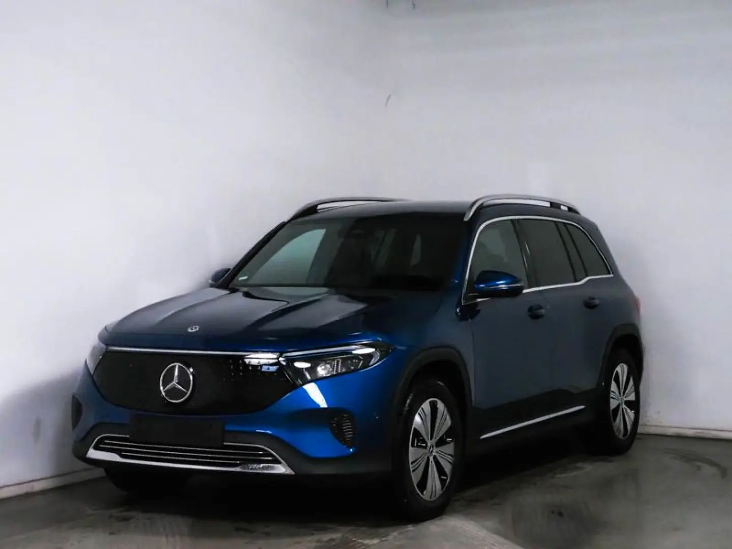 EQB 300 4M Memory 360 Fahrass Distronic Ambiente