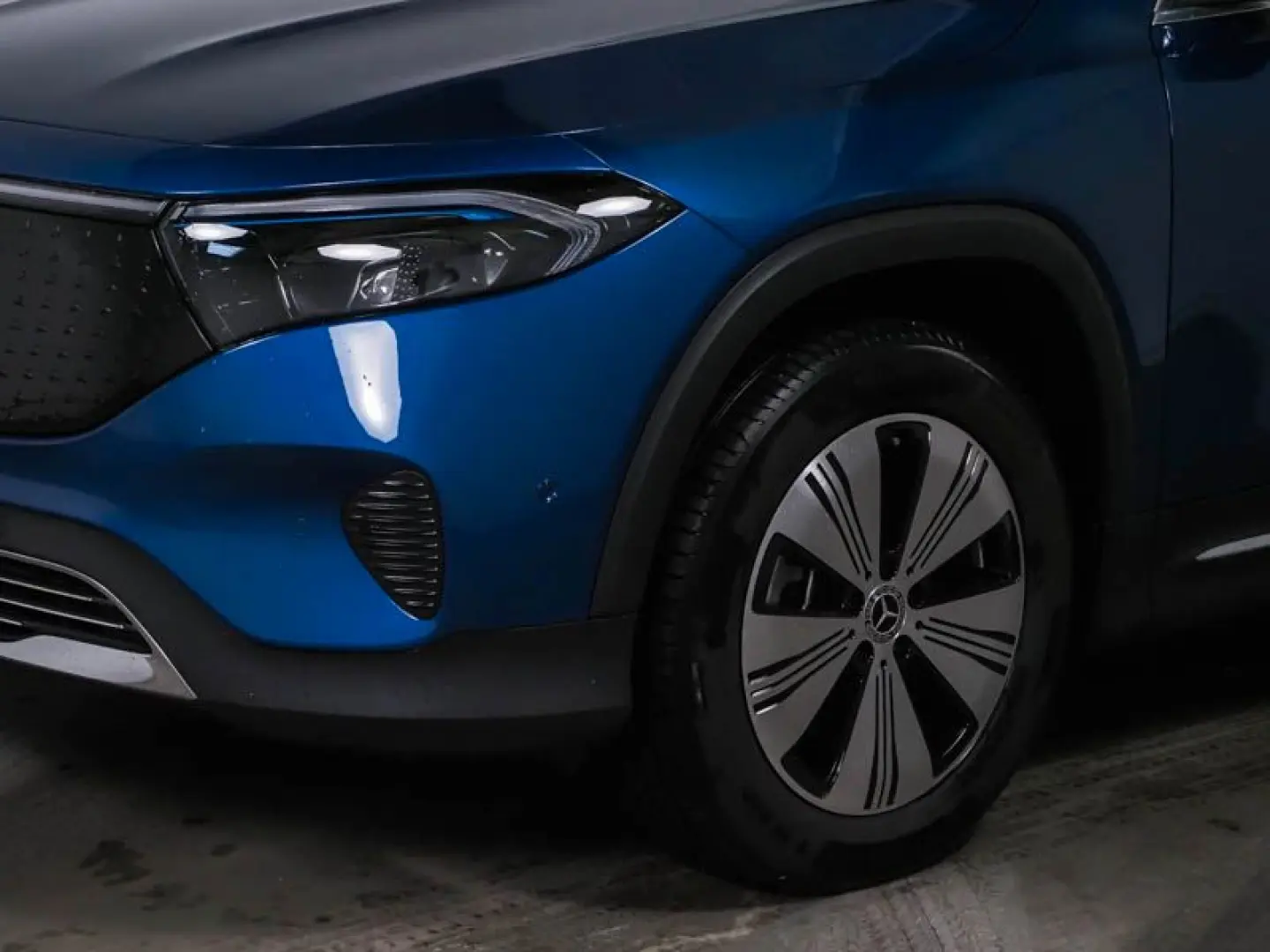 EQB 300 4M Memory 360 Fahrass Distronic Ambiente