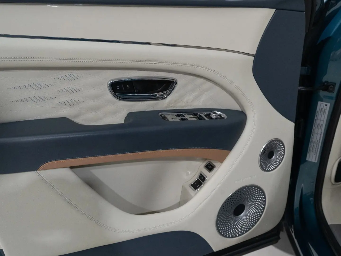Bentayga EWB Azure Riviera Edition  Unique