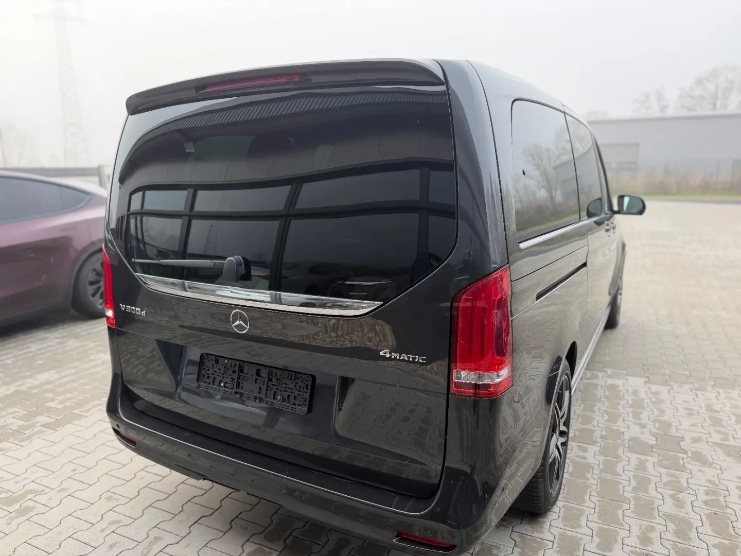 V300 4M Lang AMG -ACC-2xEl.Tür-Pano-RFK-LED-19Zo