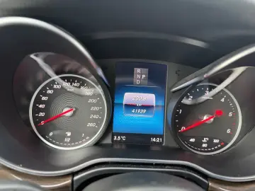 V300 4M Lang AMG -ACC-2xEl.Tür-Pano-RFK-LED-19Zo