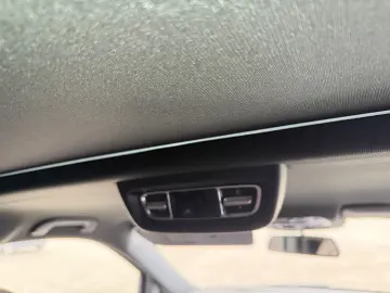 V300 4M Lang AMG -ACC-2xEl.Tür-Pano-RFK-LED-19Zo