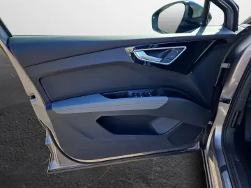 Q4 e-tron 45 quattro S-line NaviPlus Pano Matrix