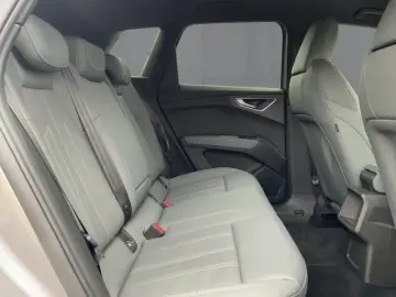 Q4 e-tron 45 QU EDITION ONE MATRIX NAVI HuD RFK