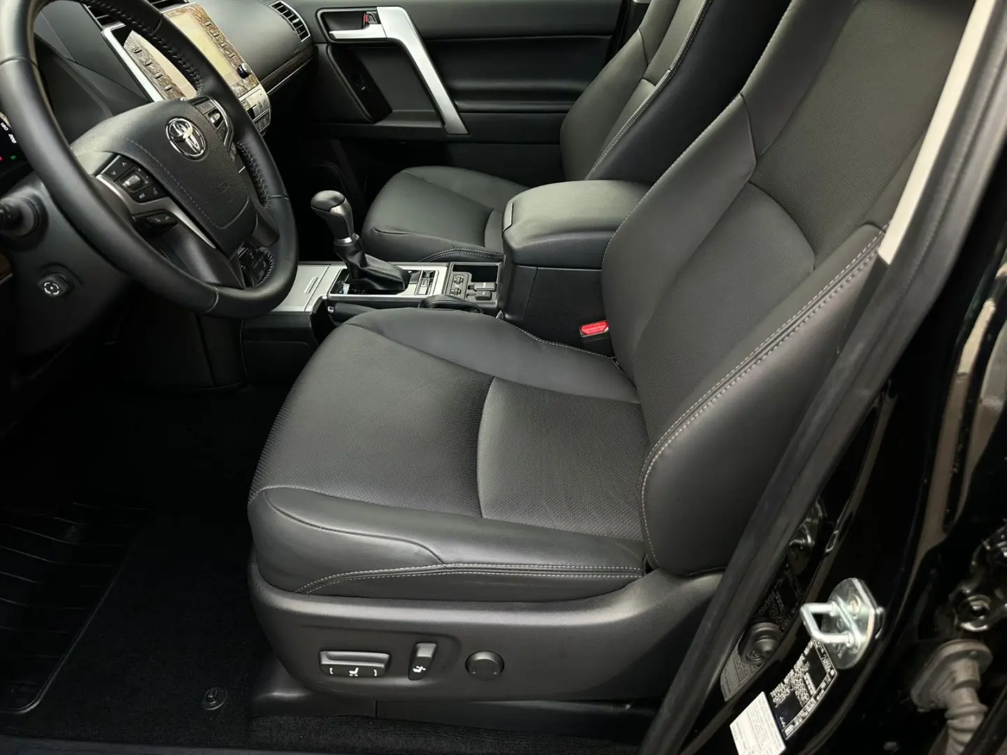 Land Cruiser 2.8D-4D Executive LED ACC 360