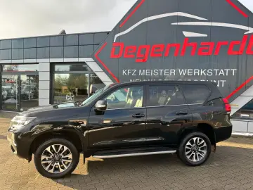 Land Cruiser 2.8D-4D Executive LED ACC 360