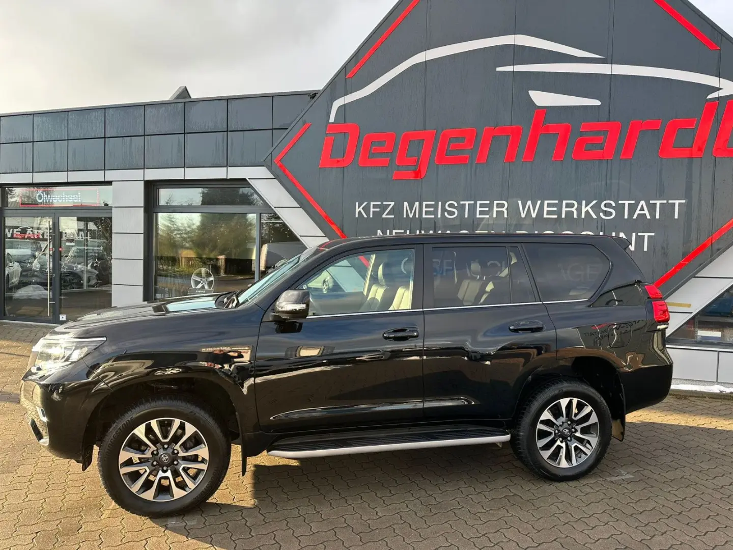 Land Cruiser 2.8D-4D Executive LED ACC 360