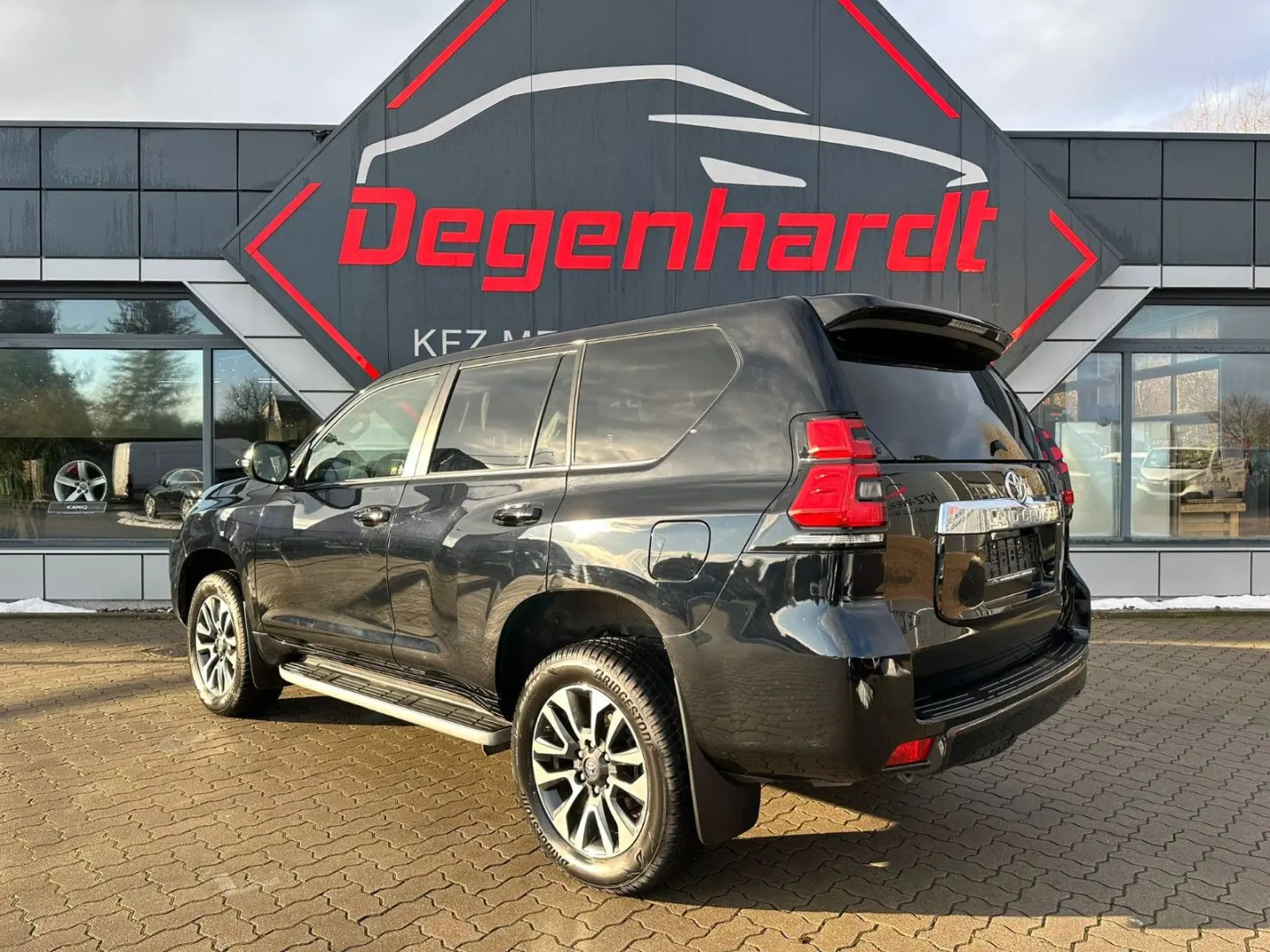 Land Cruiser 2.8D-4D Executive LED ACC 360