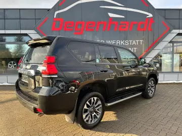 Land Cruiser 2.8D-4D Executive LED ACC 360