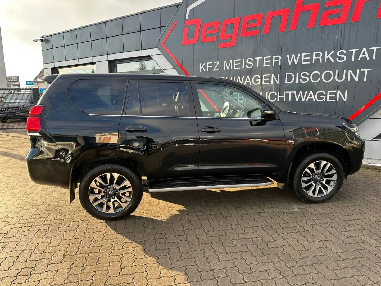 Land Cruiser 2.8D-4D Executive LED ACC 360