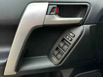 Land Cruiser 2.8D-4D Executive LED ACC 360