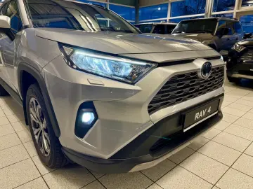 RAV 4 HYBRID-4x4-LED-LEDER-KAMERA-MOD. 2024