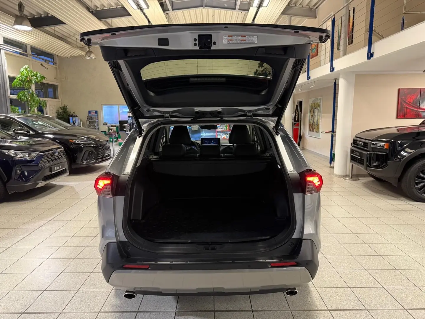 RAV 4 HYBRID-4x4-LED-LEDER-KAMERA-MOD. 2024