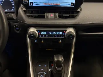 RAV 4 HYBRID-4x4-LED-LEDER-KAMERA-MOD. 2024
