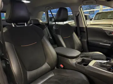 RAV 4 HYBRID-4x4-LED-LEDER-KAMERA-MOD. 2024