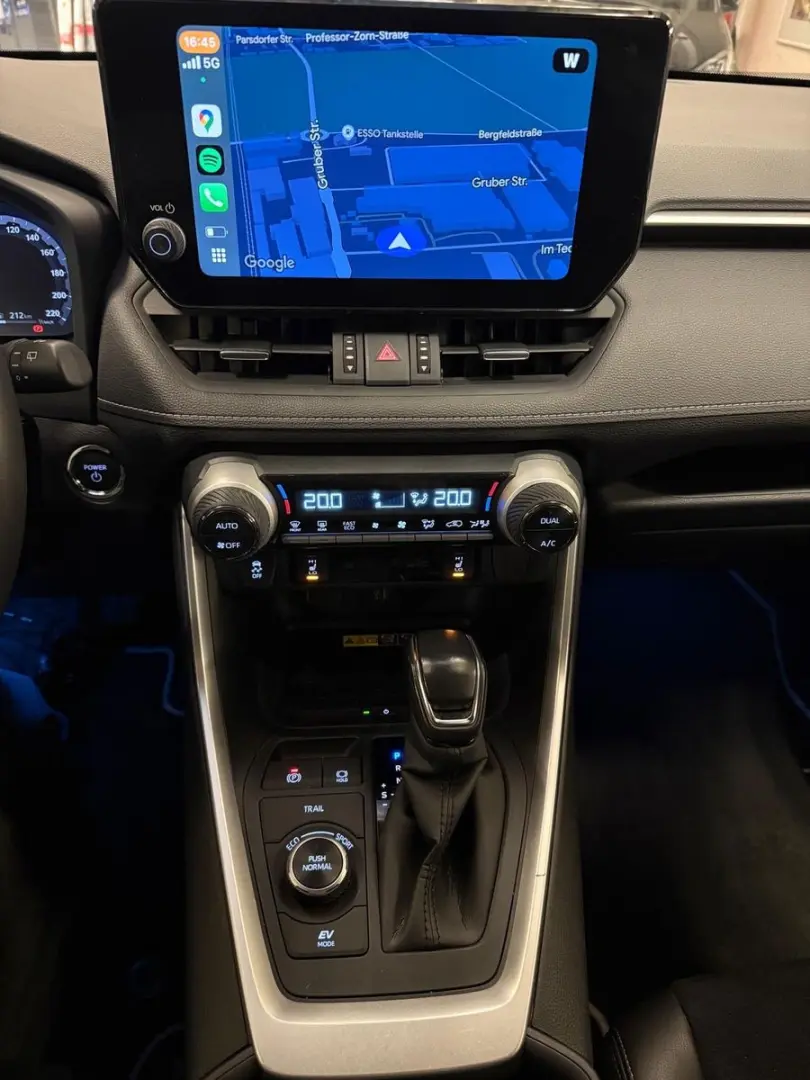 RAV 4 HYBRID-4x4-LED-LEDER-KAMERA-MOD. 2024