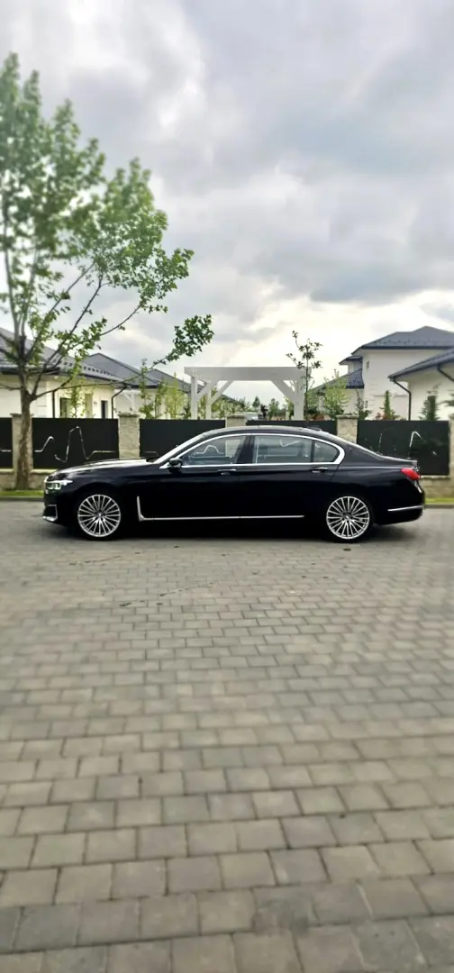 BMW 745