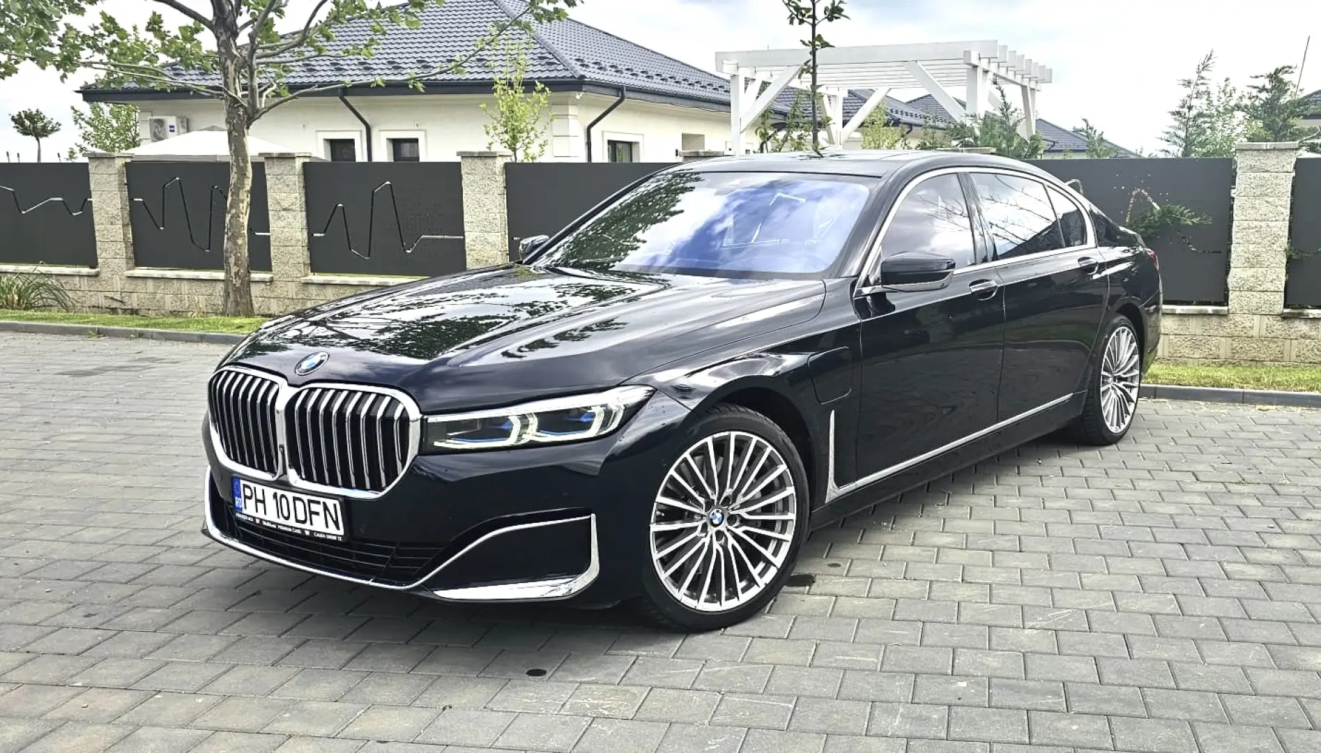 BMW 745