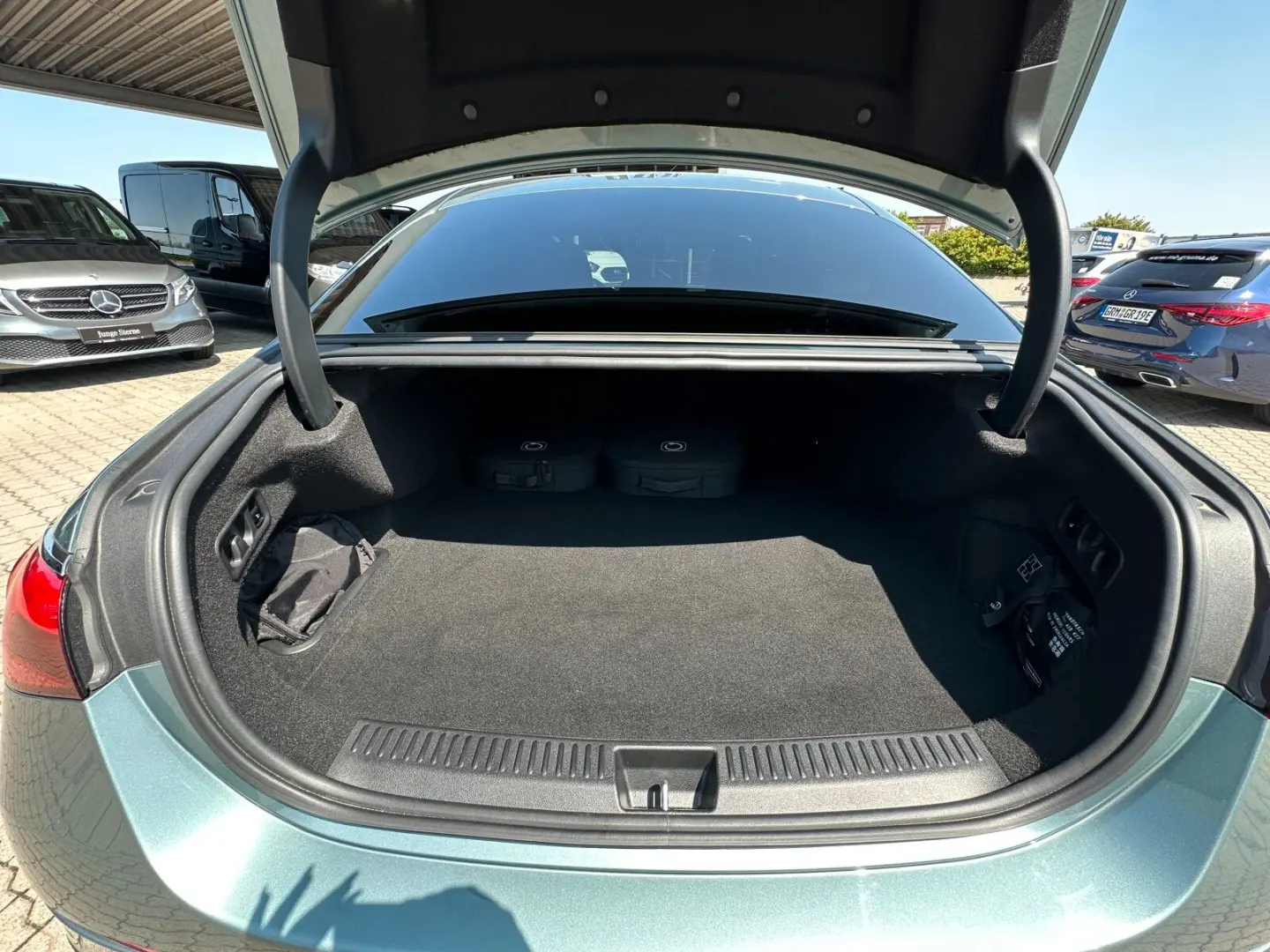 E 300 e AMG AHK DigitalLight KeyGo Distronic DAB