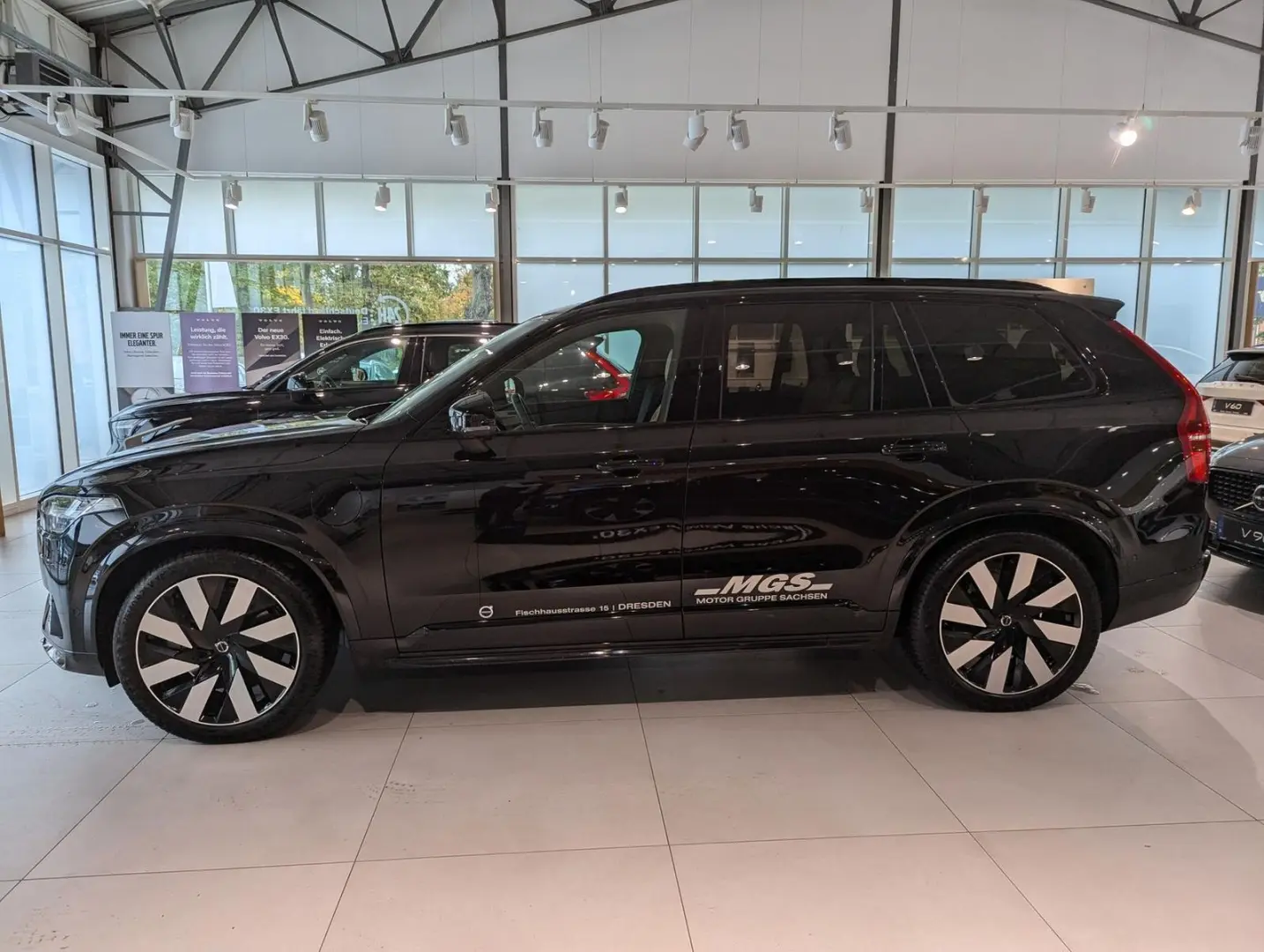XC90 Ultra Dark Recharge Plug-In Hybrid AWD