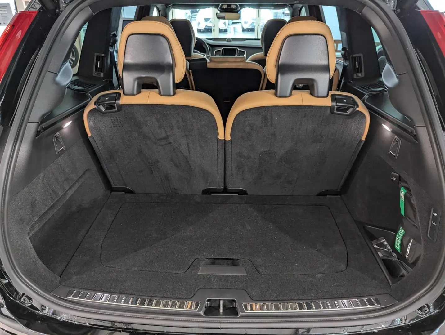 XC90 Ultra Dark Recharge Plug-In Hybrid AWD