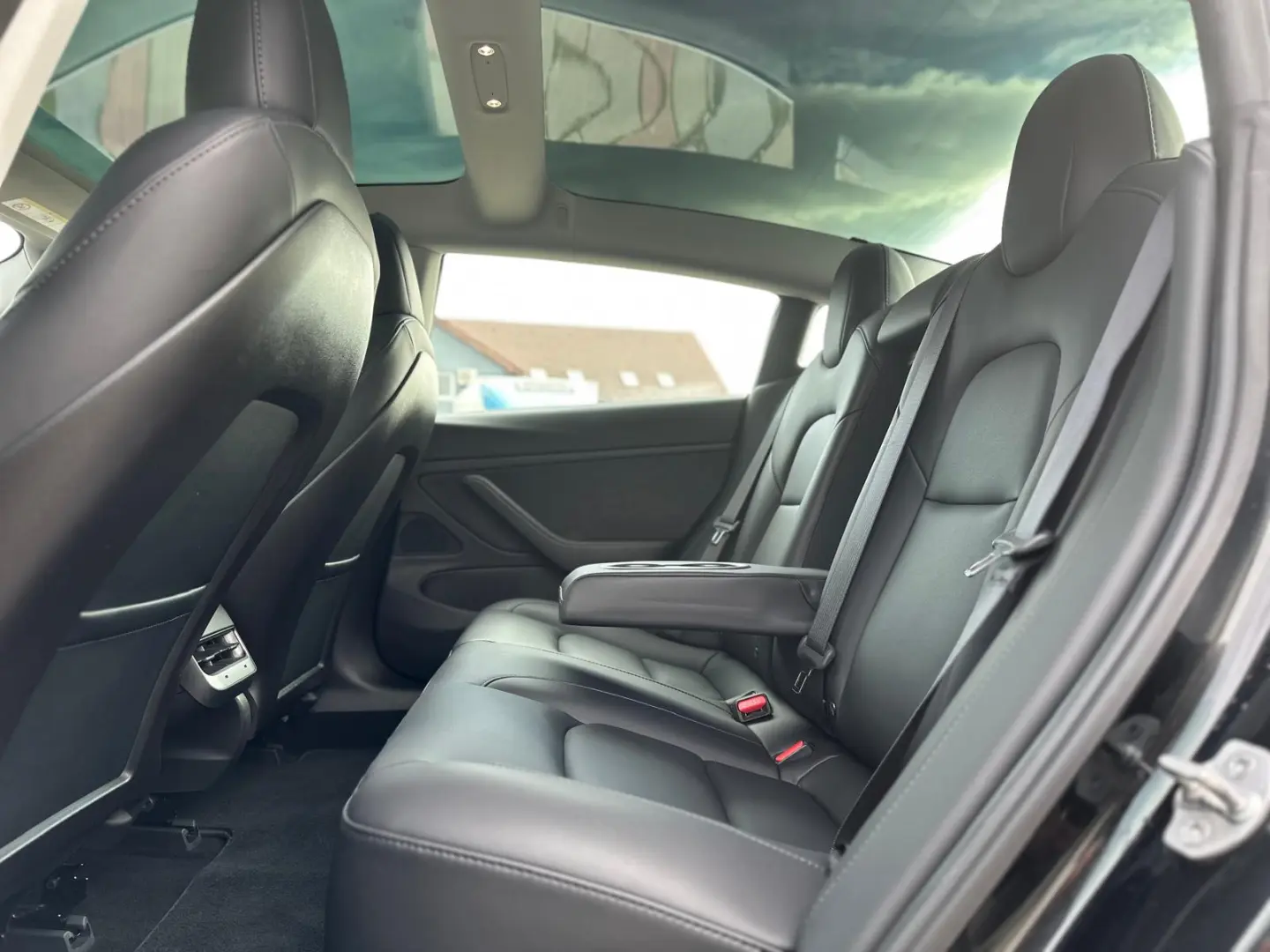 TESLA Model 3 Long Range AWD • 91% SOH