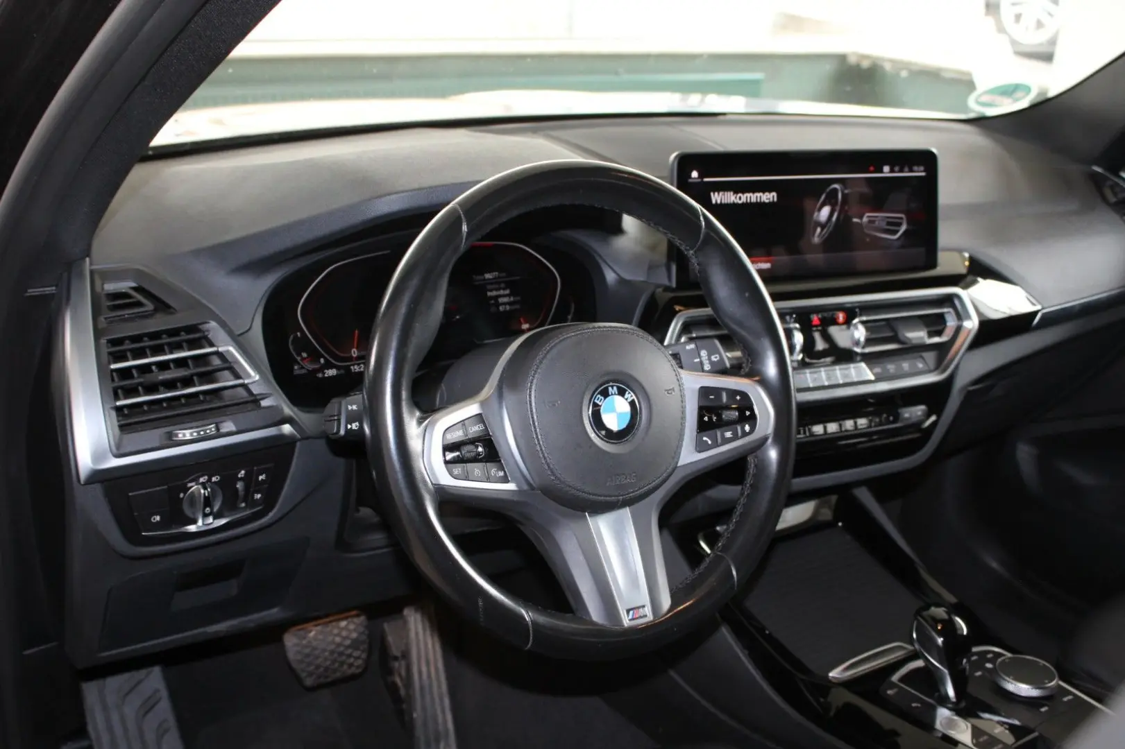 X3 xDrive 20d Live Cockpit LED AHK Sports. 19