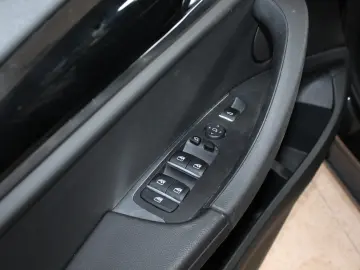 X3 xDrive 20d Live Cockpit LED AHK Sports. 19