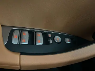 X3 xDrive 20d AHK HIFI KeylessGo KAM