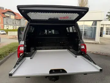 HiLux 4x4 Double Cab Invincible