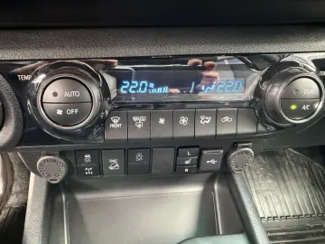 HiLux 4x4 Double Cab Invincible